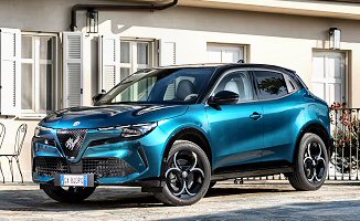 Alfa Romeo Junior 1.2 12V Ibrida Q4 145KM eDCT (EB2LTDH2)