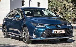 Toyota Corolla E21 FL Sedan 1.5 12V VVT-i TNGA 125KM (M15A-FKS)